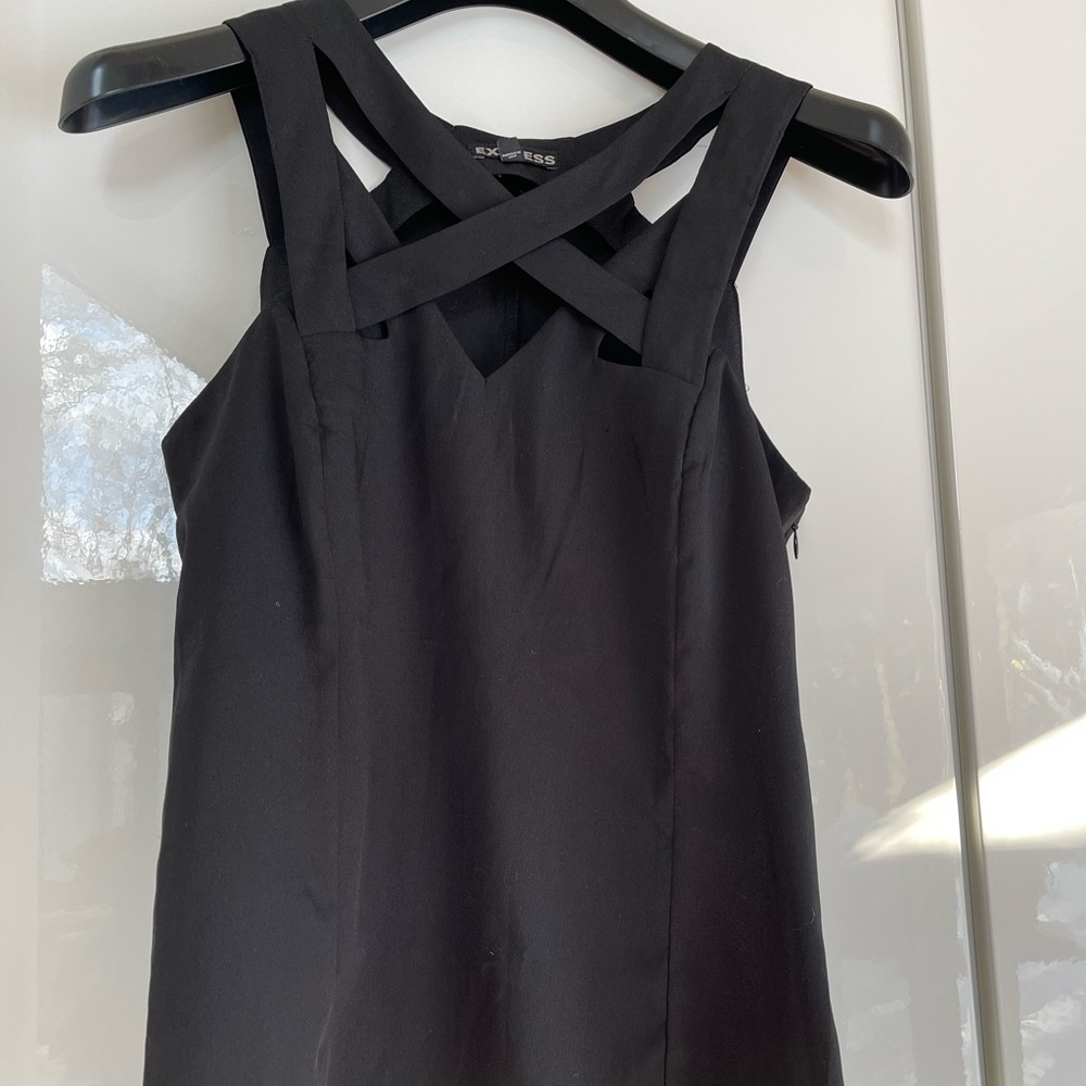 Sexy fun cross strap top smooth material